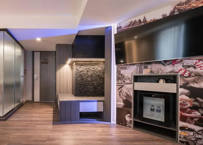 Aspira Gems Center Silom 4*